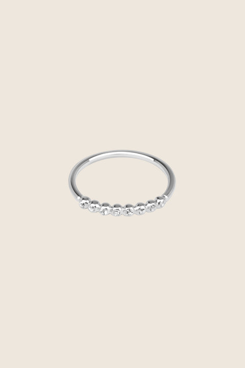 UMIAR biżuteria – elegancki pierścionek z ośmioma diamentami w koralikowej oprawie. Ręcznie wykonany z 14k białego złota. Klasyczny, nowoczesny, idealny na prezent lub jako codzienna ozdoba. Sprawdź i zamów online!
